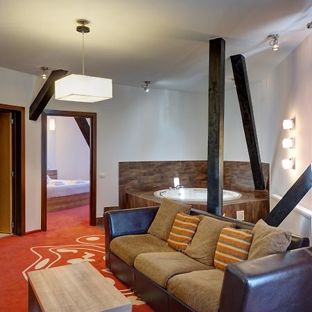 Hotel Ave Lux Săcele Zewnętrze zdjęcie