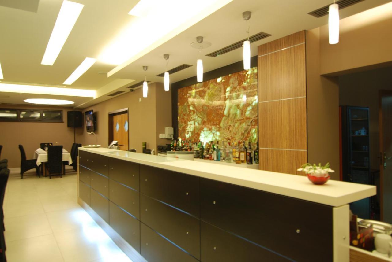 Hotel Ave Lux Săcele Zewnętrze zdjęcie