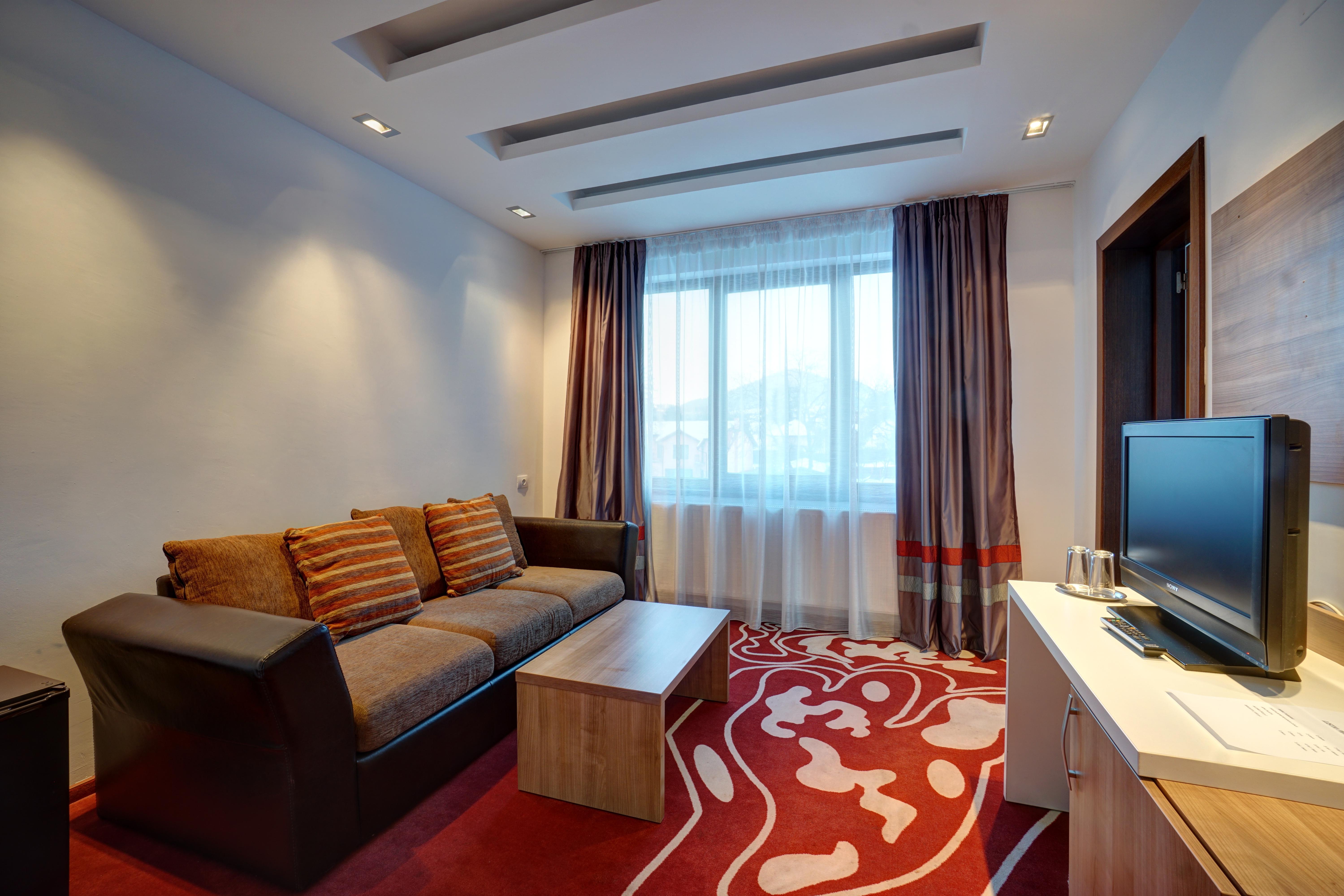 Hotel Ave Lux Săcele Zewnętrze zdjęcie