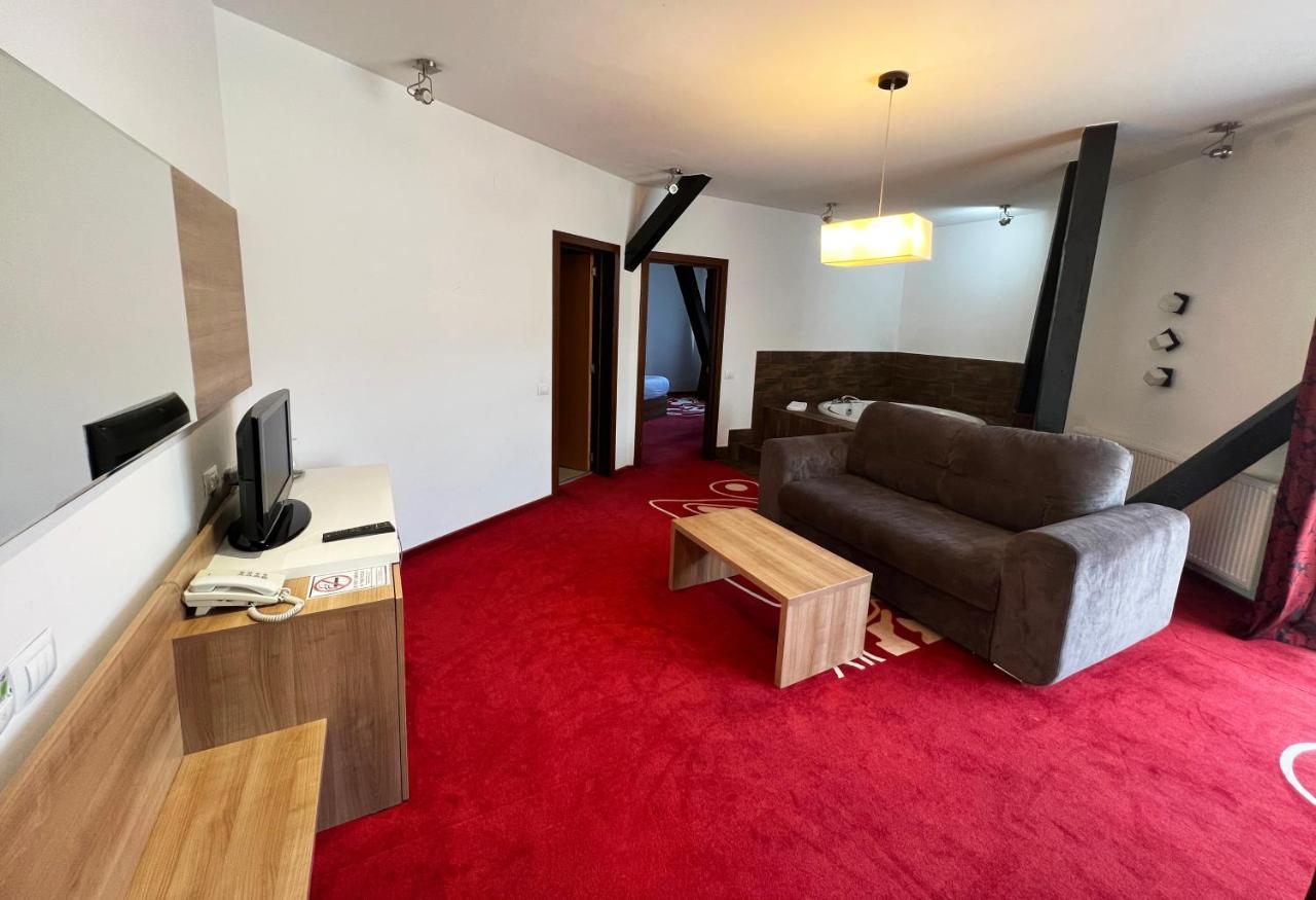 Hotel Ave Lux Săcele Zewnętrze zdjęcie