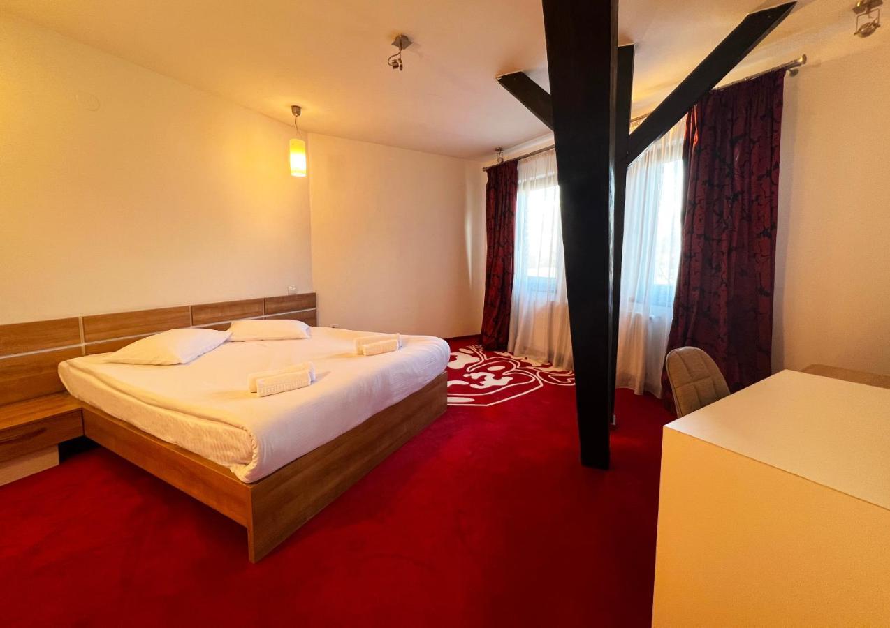 Hotel Ave Lux Săcele Zewnętrze zdjęcie