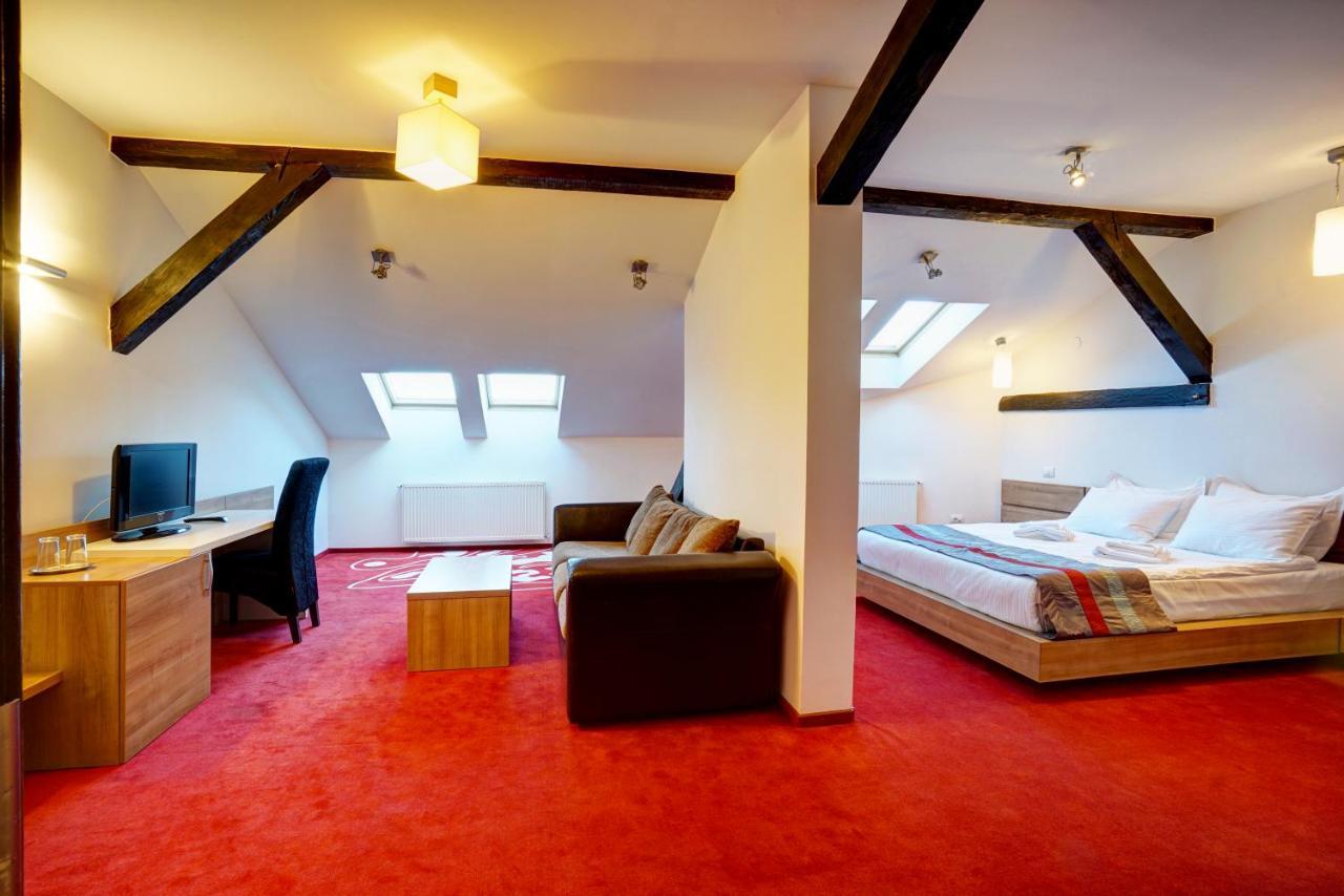 Hotel Ave Lux Săcele Zewnętrze zdjęcie