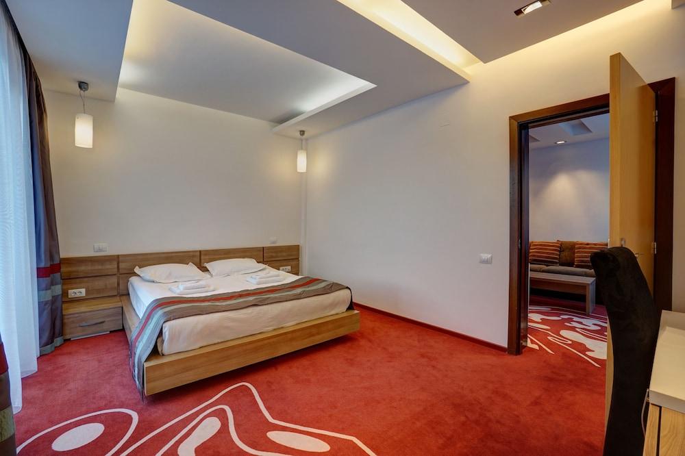 Hotel Ave Lux Săcele Zewnętrze zdjęcie