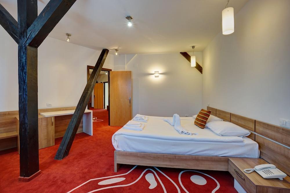 Hotel Ave Lux Săcele Zewnętrze zdjęcie