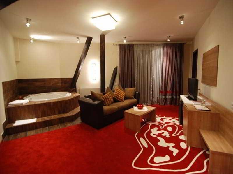 Hotel Ave Lux Săcele Zewnętrze zdjęcie
