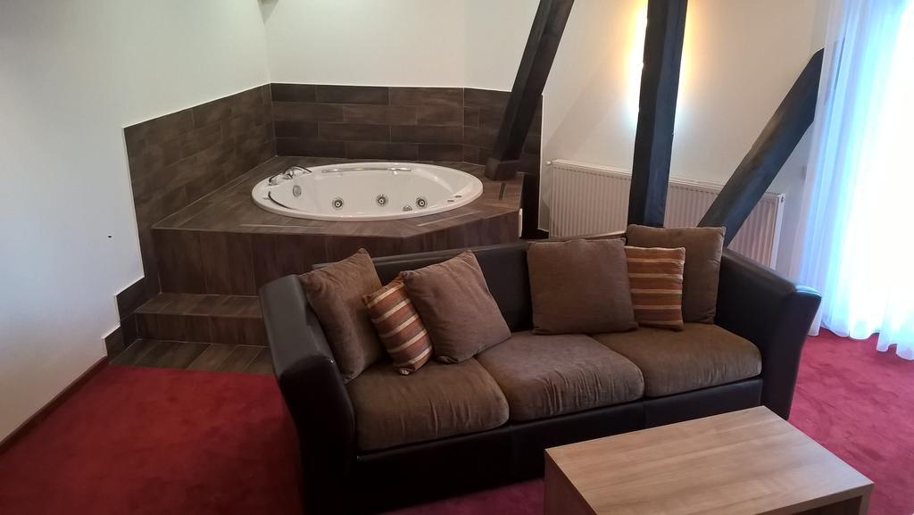 Hotel Ave Lux Săcele Zewnętrze zdjęcie