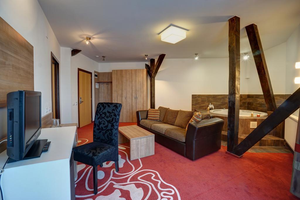 Hotel Ave Lux Săcele Zewnętrze zdjęcie