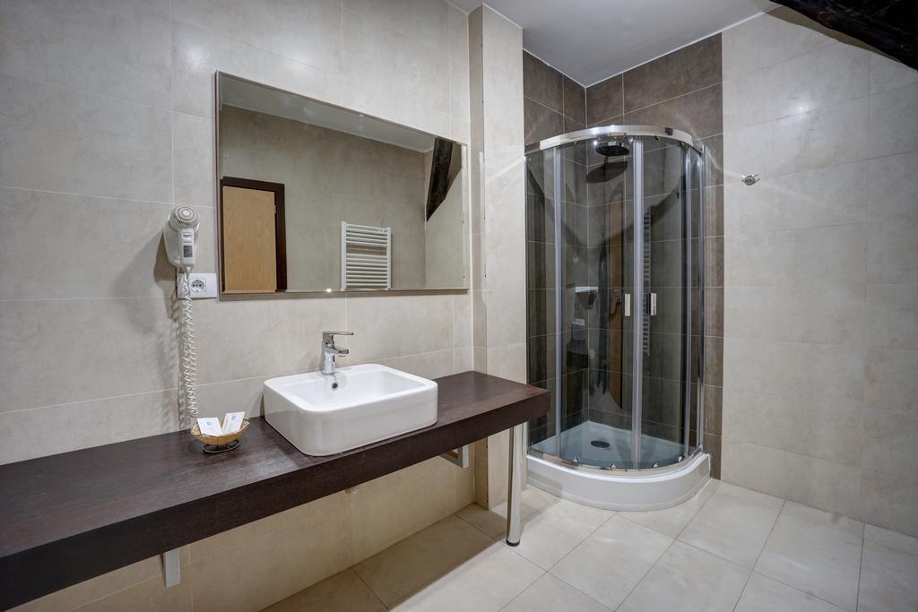 Hotel Ave Lux Săcele Zewnętrze zdjęcie