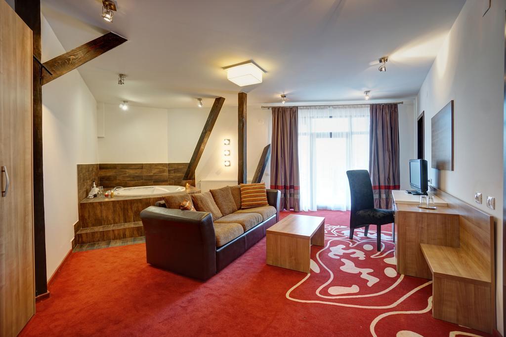 Hotel Ave Lux Săcele Zewnętrze zdjęcie