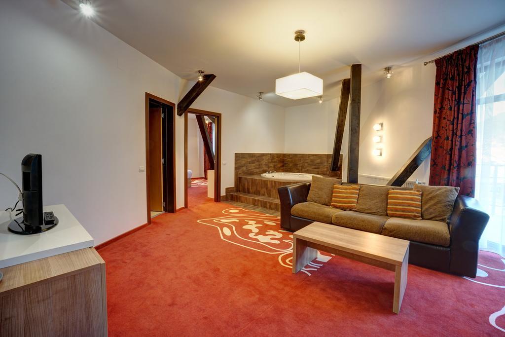 Hotel Ave Lux Săcele Zewnętrze zdjęcie