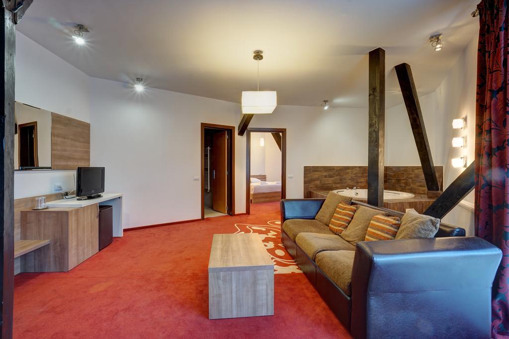 Hotel Ave Lux Săcele Zewnętrze zdjęcie