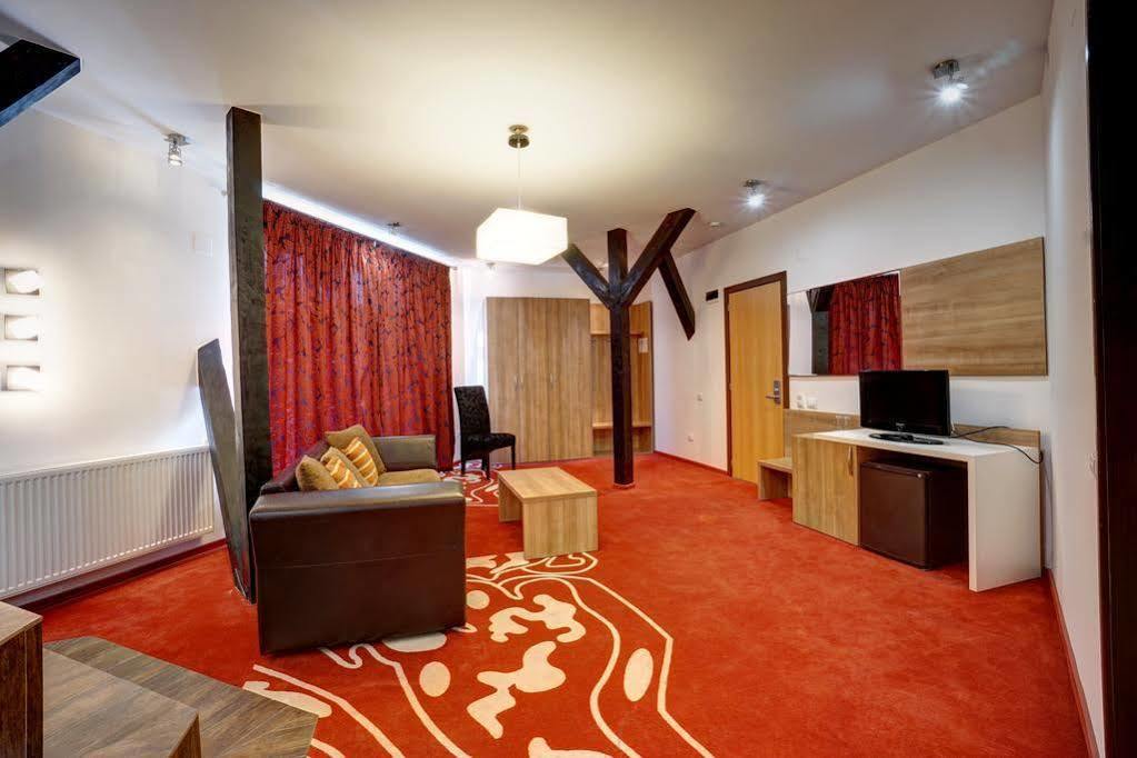 Hotel Ave Lux Săcele Zewnętrze zdjęcie