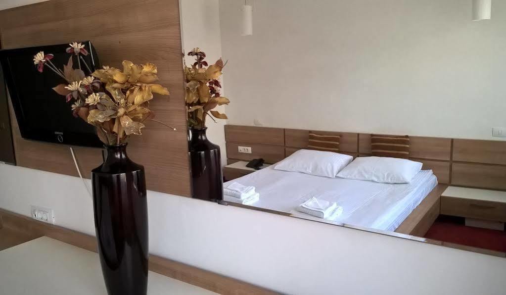 Hotel Ave Lux Săcele Zewnętrze zdjęcie