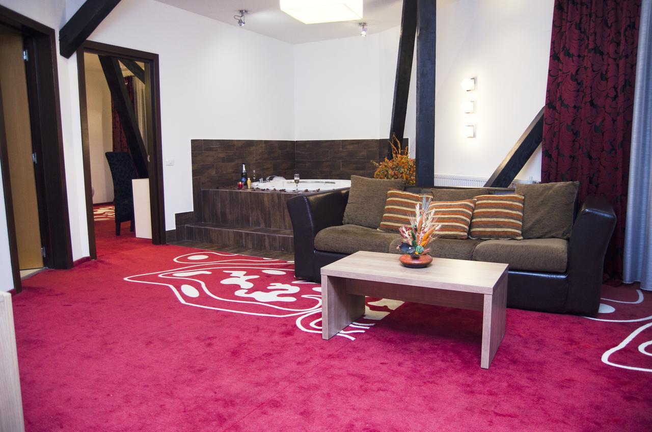 Hotel Ave Lux Săcele Zewnętrze zdjęcie